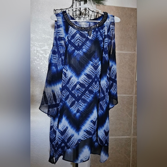 Catherines Nearly Sheer Cold Shoulder Top - Picture 5 of 8